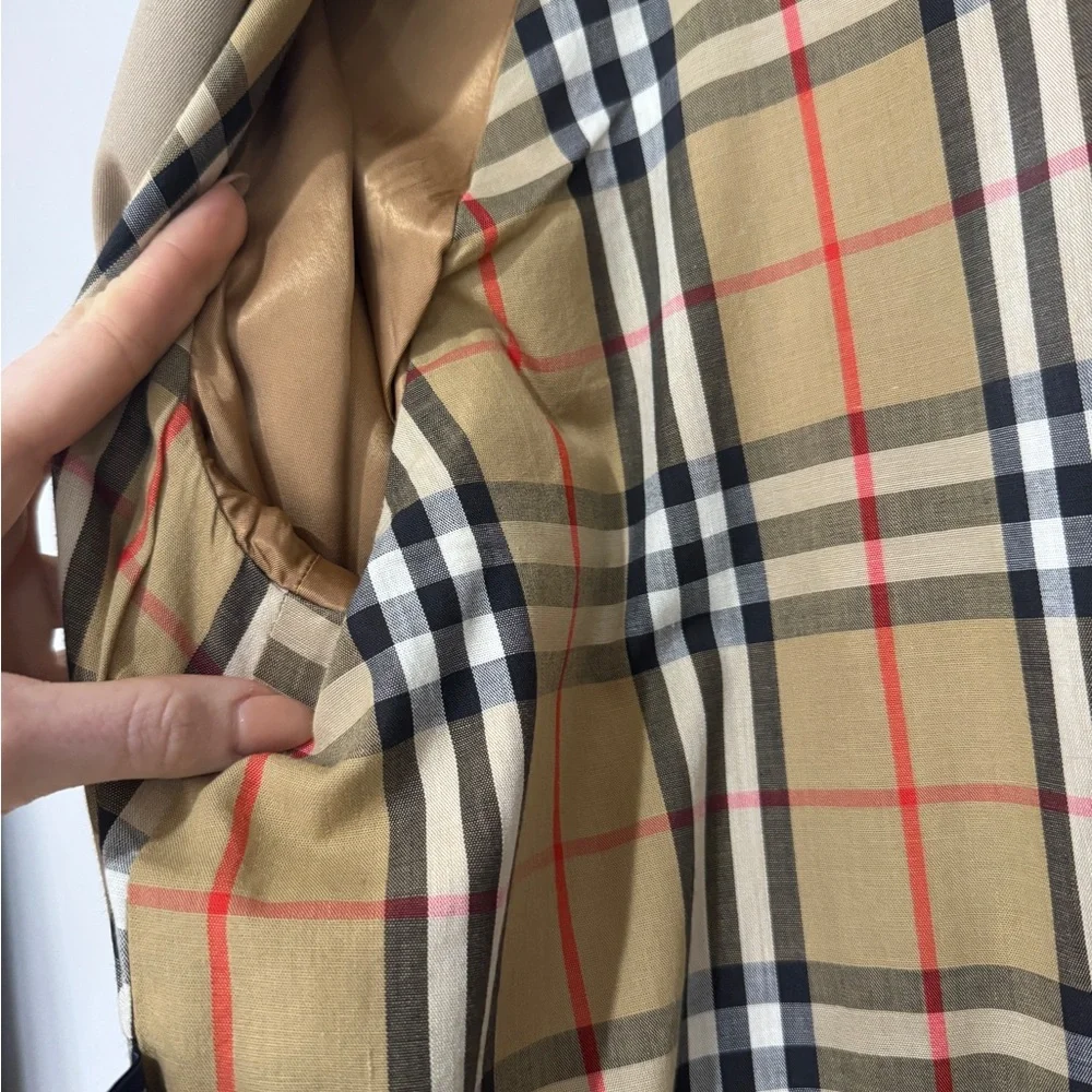 Burberry Vintage Trench - Picture 11 of 16